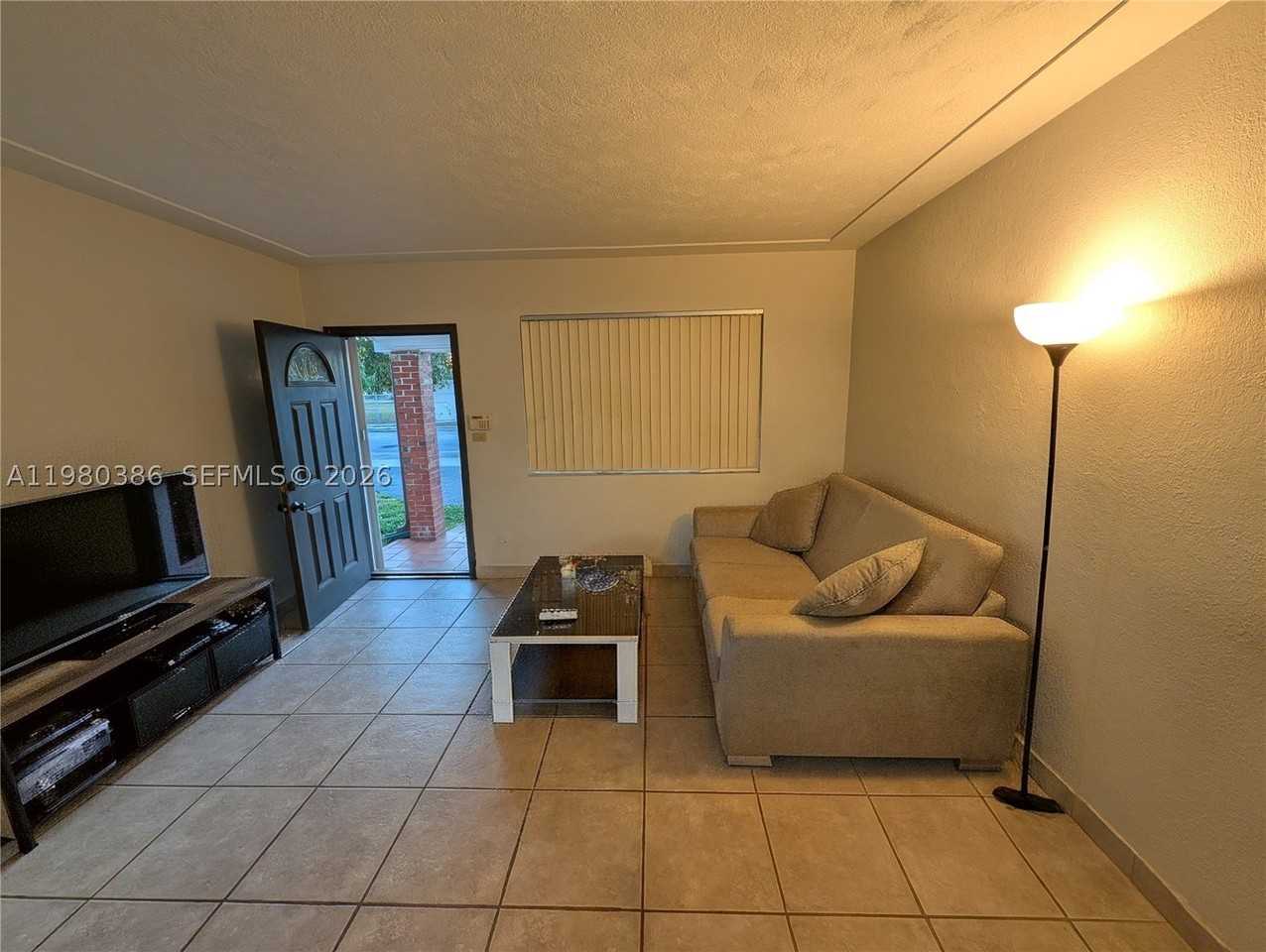 1037 Sw 76th Ave #1037 - Photo 5 of 18
