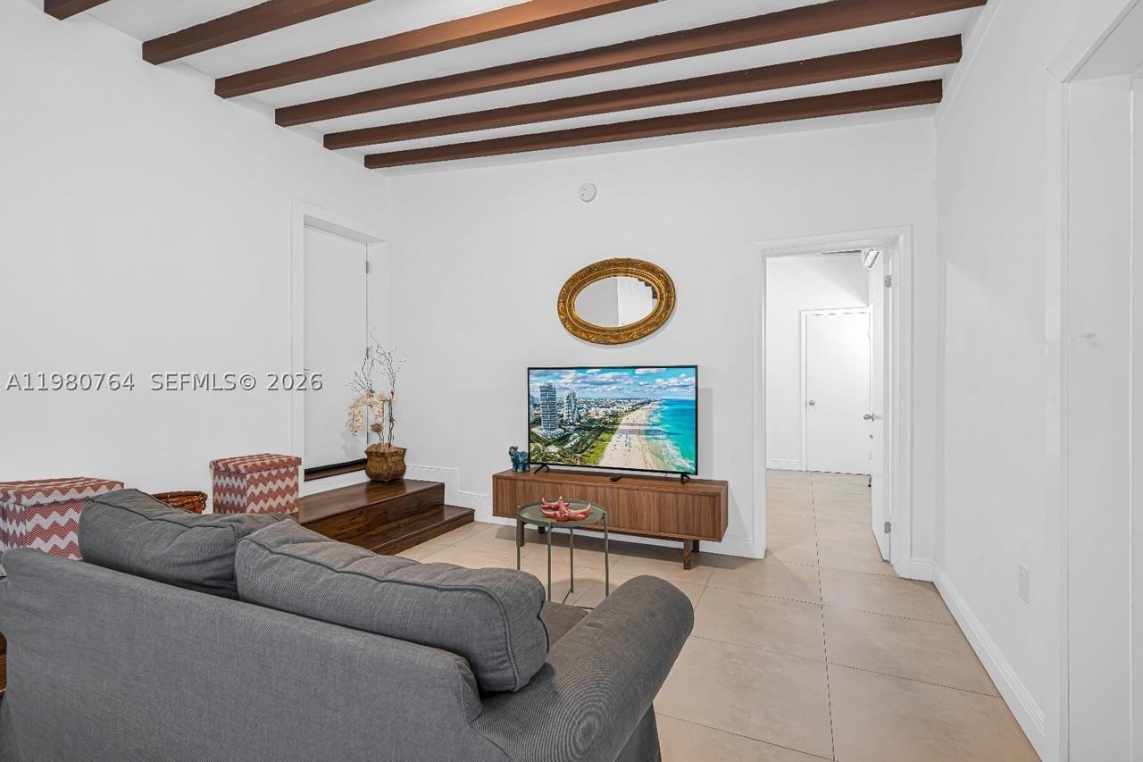 1044 Sw 13th Ct #2 - Photo 5 of 17