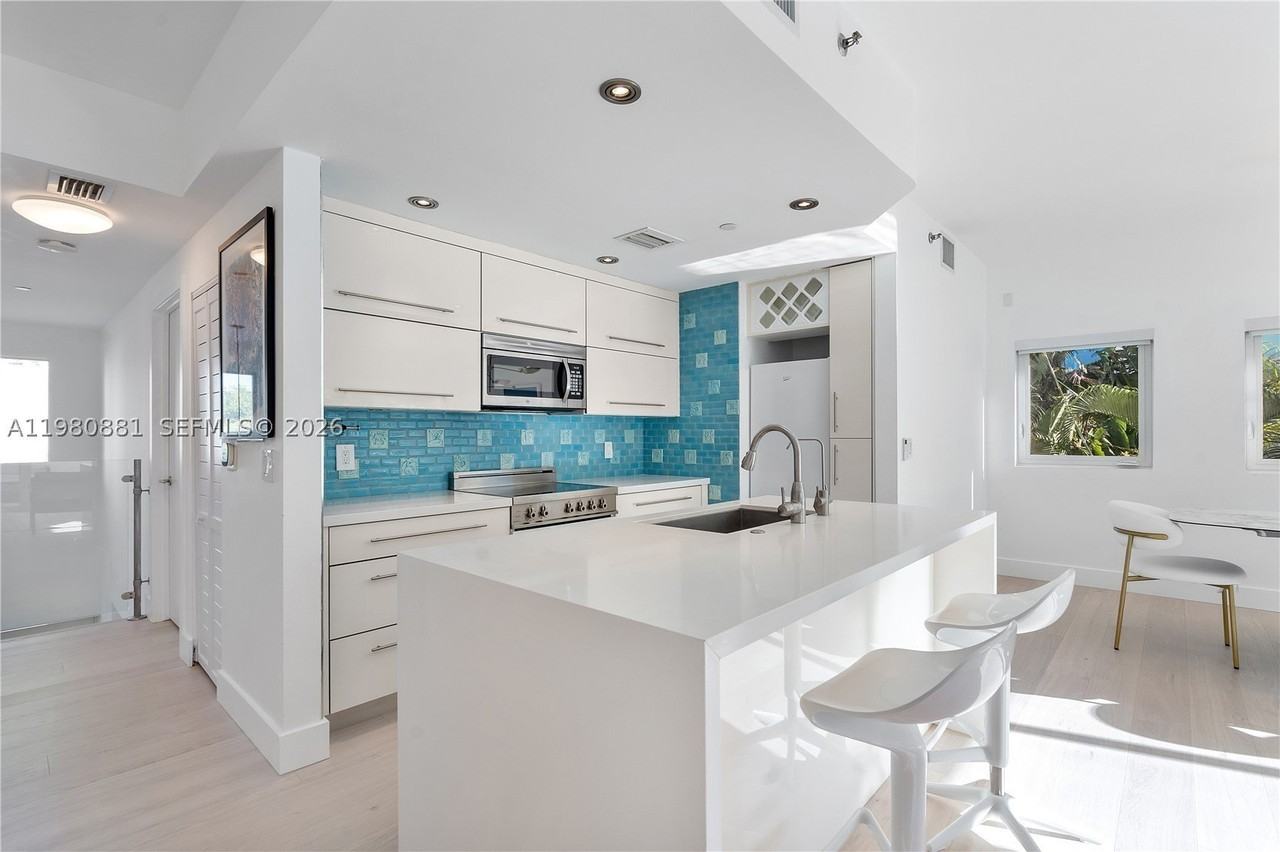 828 3rd St #314 - Photo 7 of 28