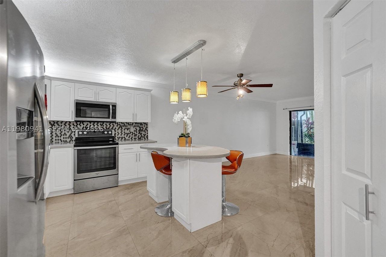 21300 San Simeon Way #P6 - Photo 2 of 22