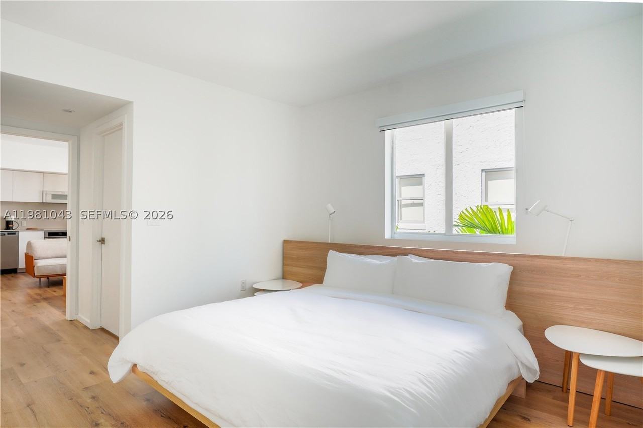 136 Ne 46th St #3 - Photo 2 of 9