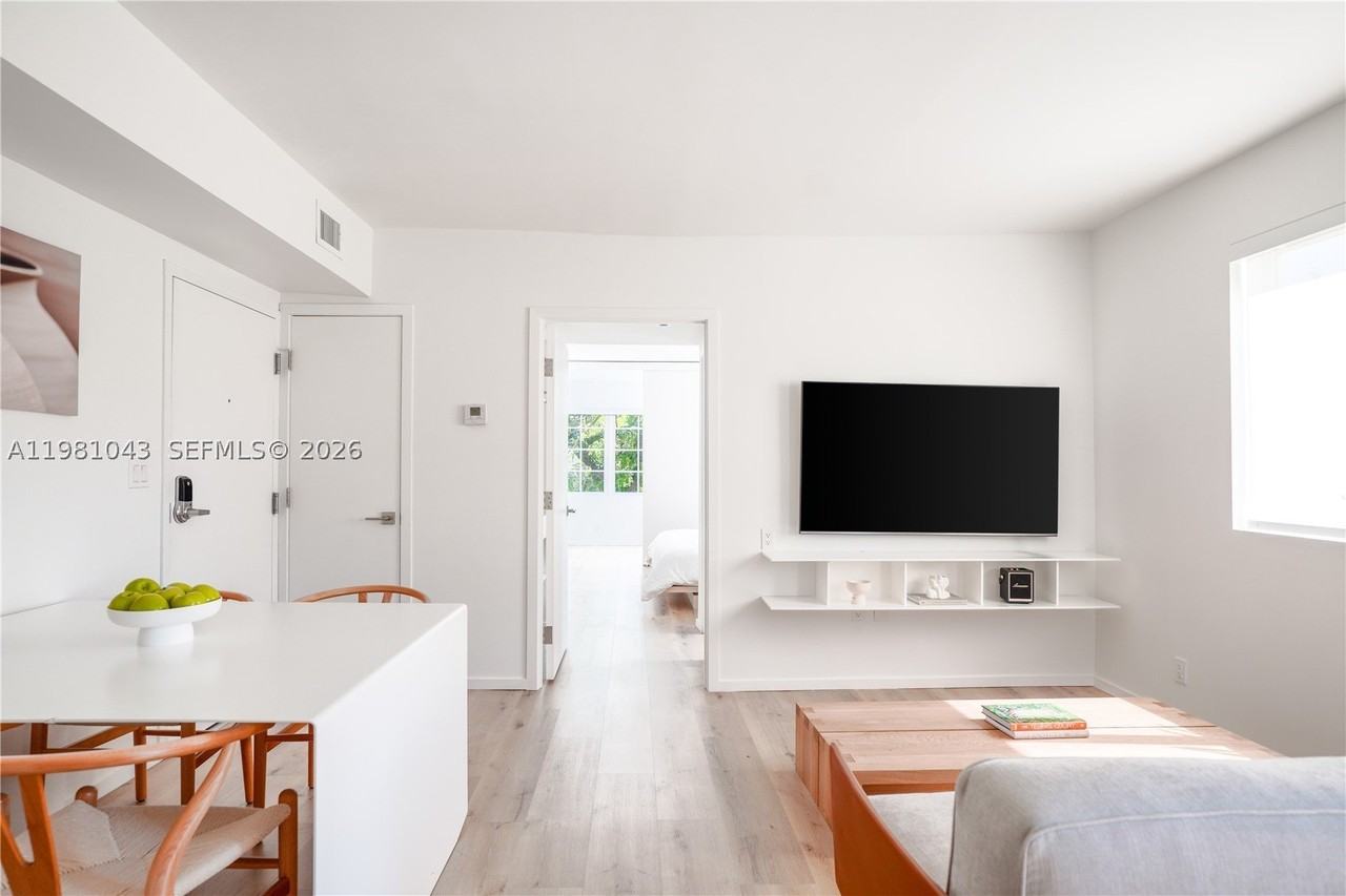 136 Ne 46th St #3 - Photo 6 of 9