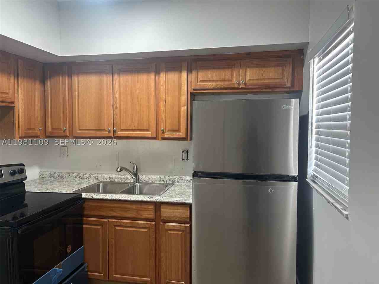 730 Sw 4th St #A - Photo 2 of 9