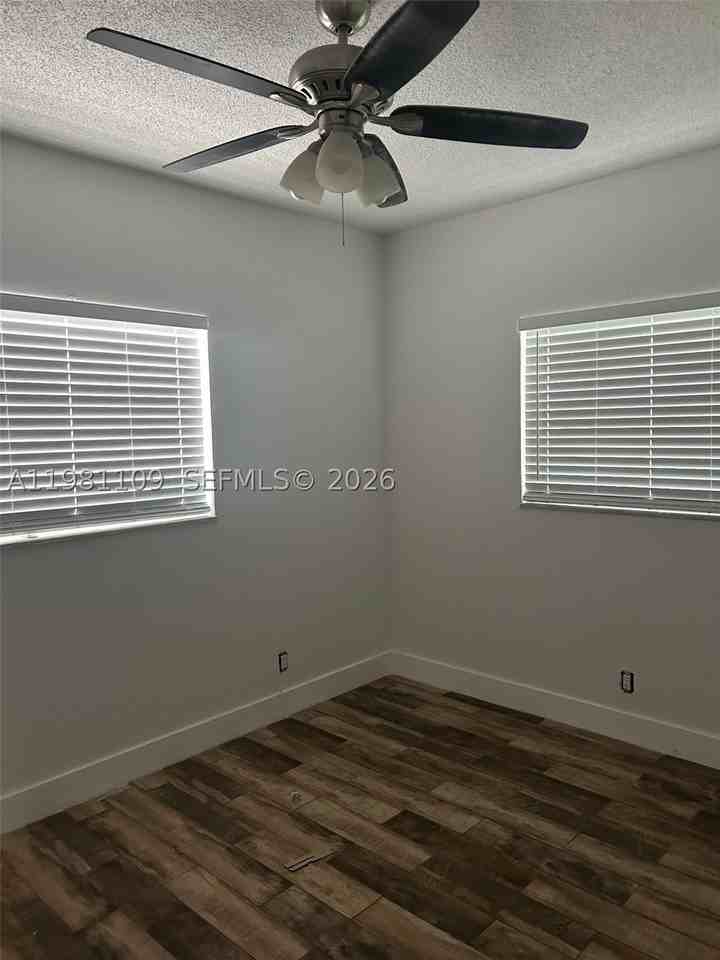730 Sw 4th St #A - Photo 4 of 9