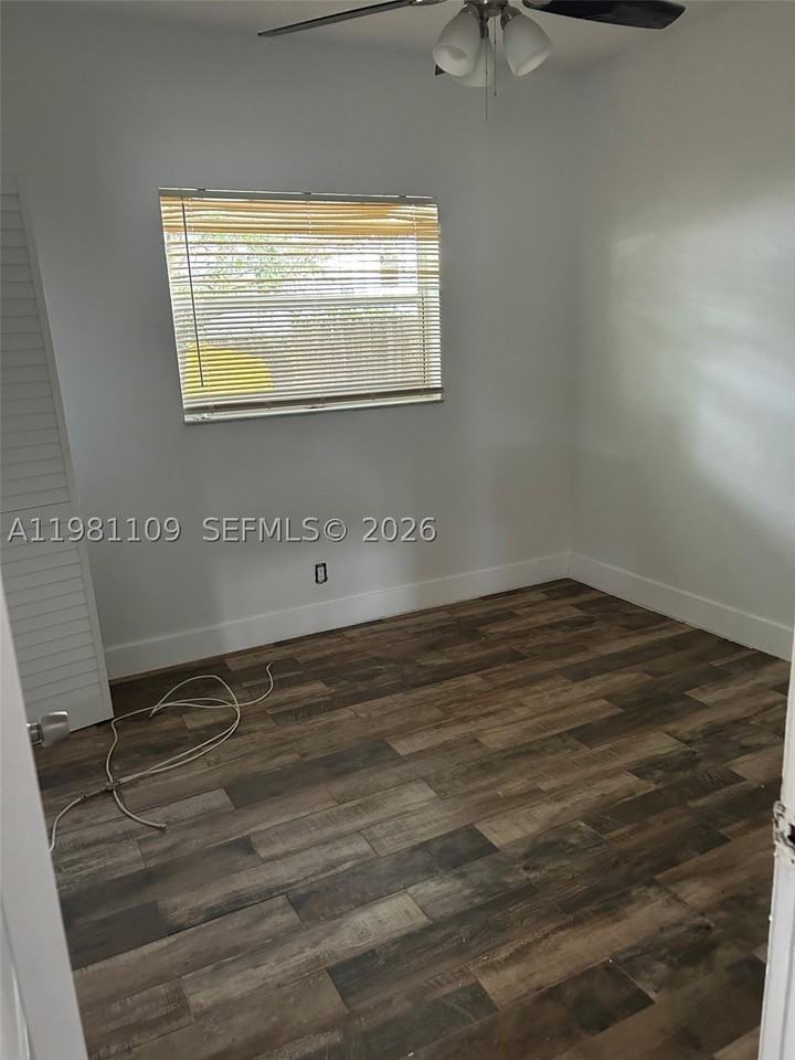 730 Sw 4th St #A - Photo 6 of 9
