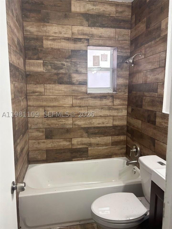 730 Sw 4th St #A - Photo 7 of 9