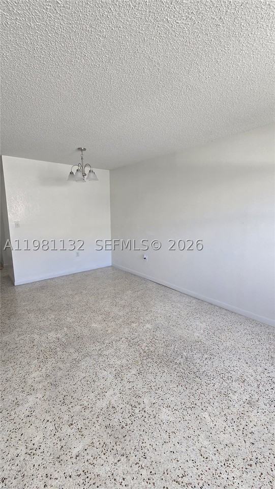 142 Sw 18th Ave #30 - Photo 3 of 11