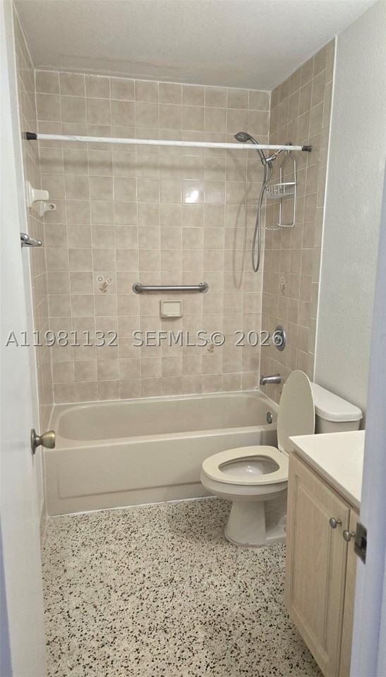 142 Sw 18th Ave #30 - Photo 4 of 11