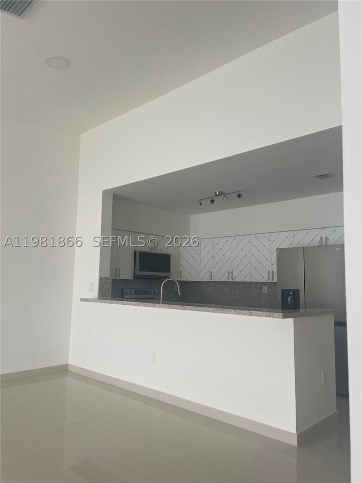 14728 Balgowan Rd - Photo 3 of 38