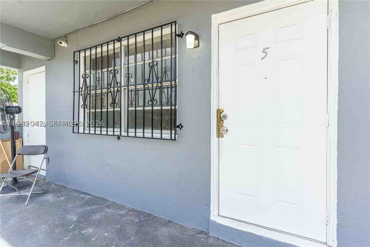 1445 Nw 2nd Ave #3 - Photo 6 of 21