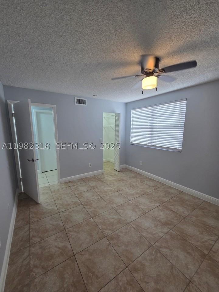 1241 Sw 46th Ave #1006 - Photo 4 of 9