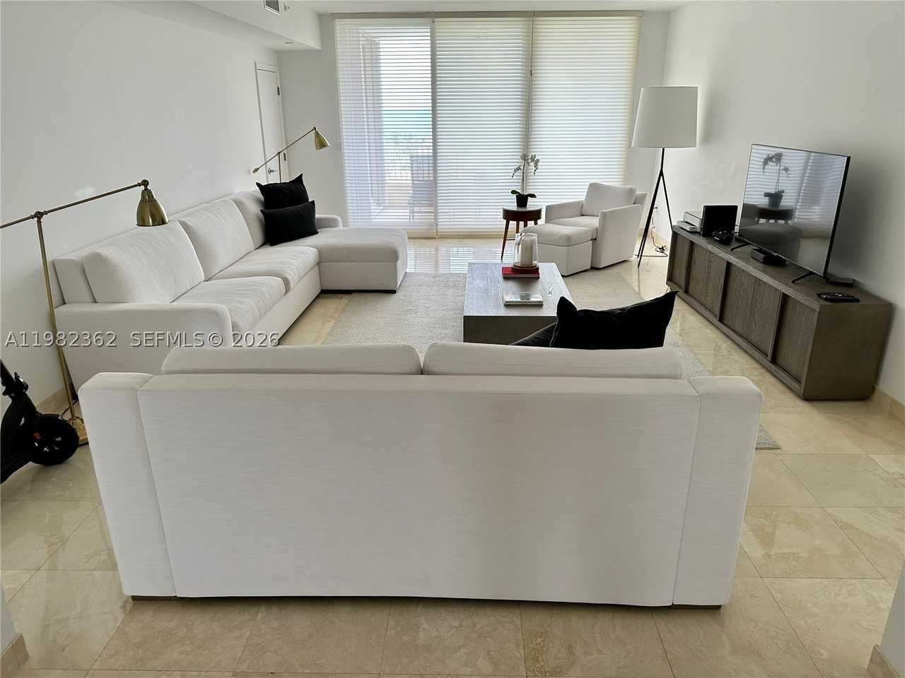 785 Crandon Blvd #803 - Photo 4 of 23