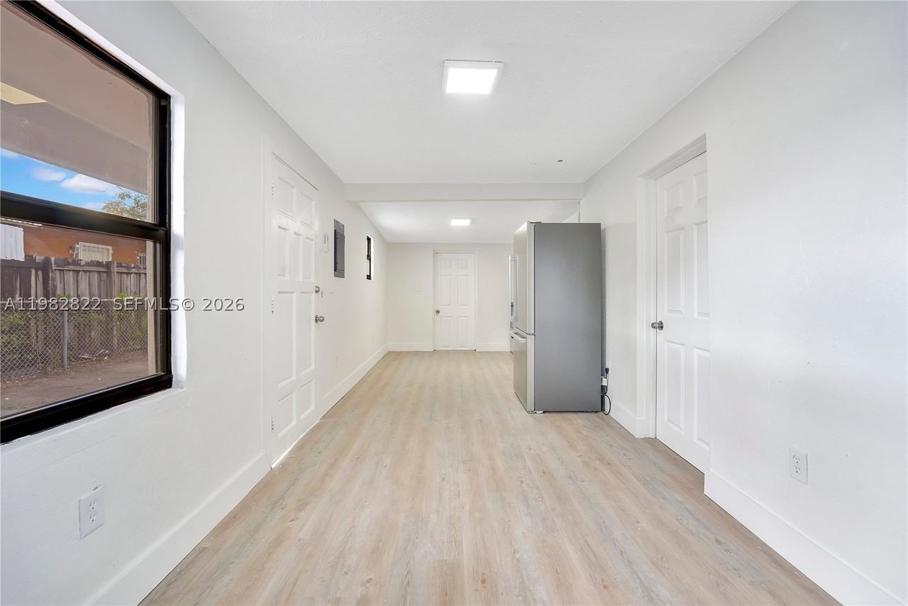 2428 Nw 28th St #REAR - Photo 4 of 12