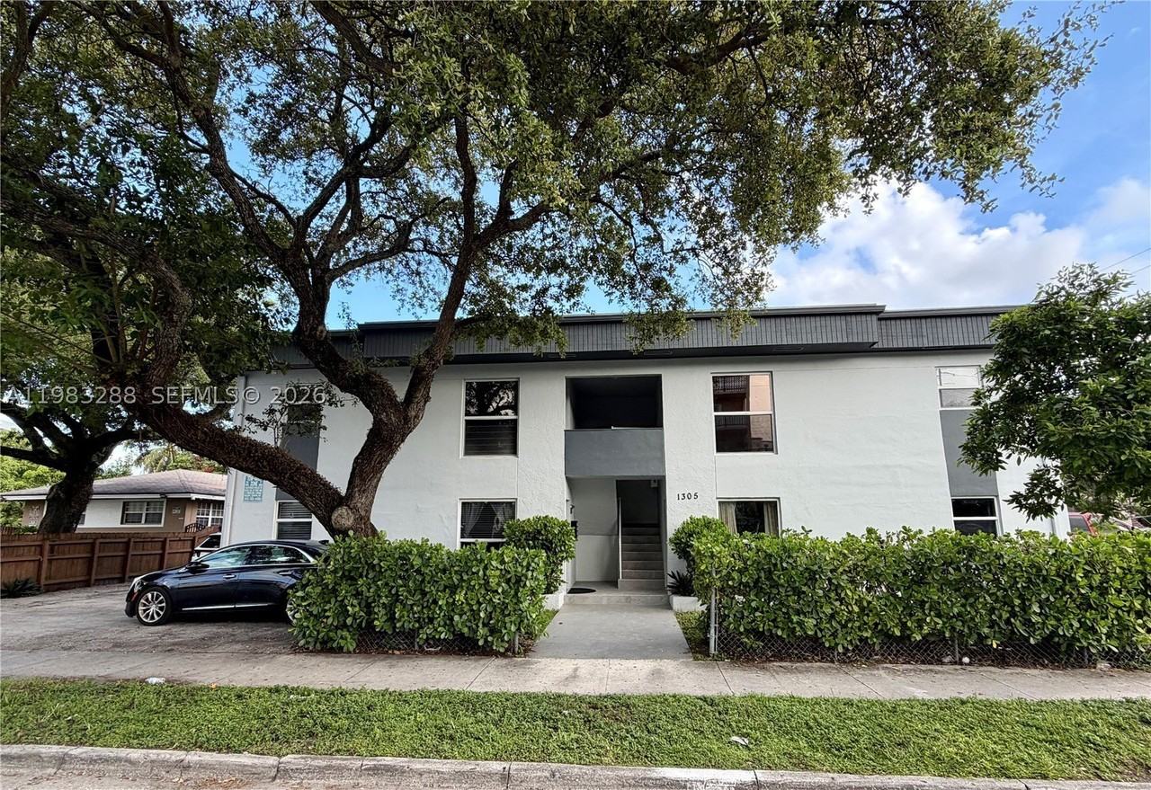 1305 Nw 4th St #3