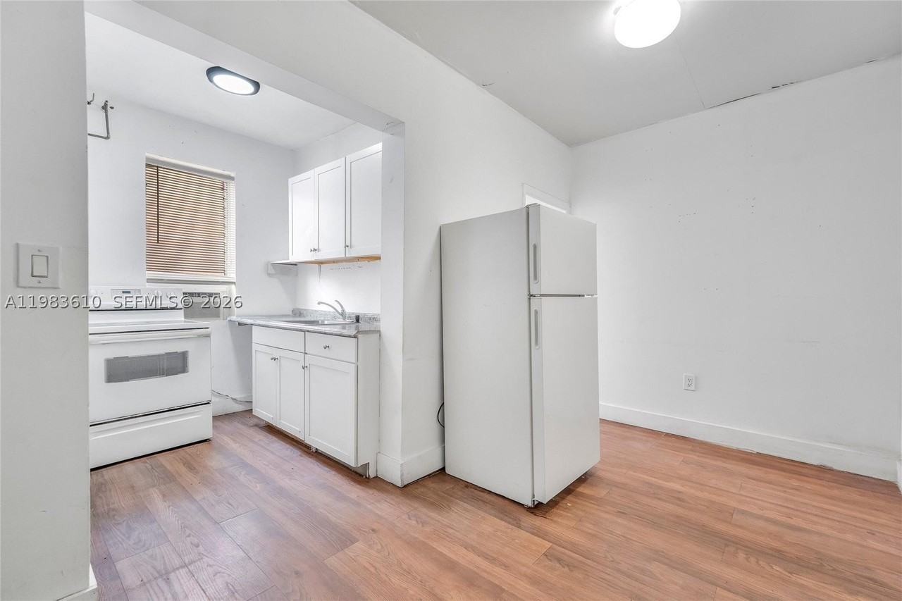 1554 Sw 5th St #11C - Photo 4 of 10