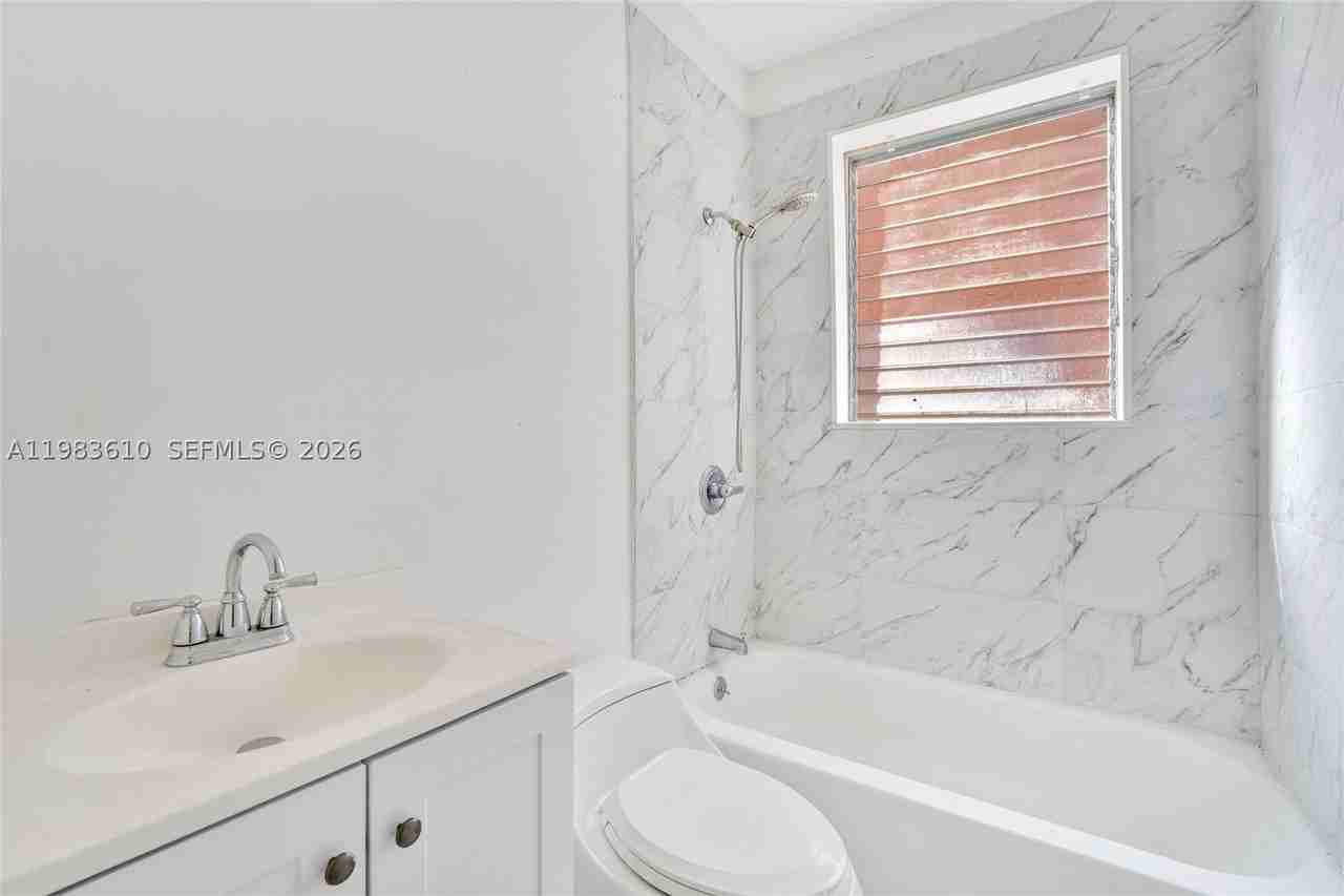 1554 Sw 5th St #11C - Photo 6 of 10