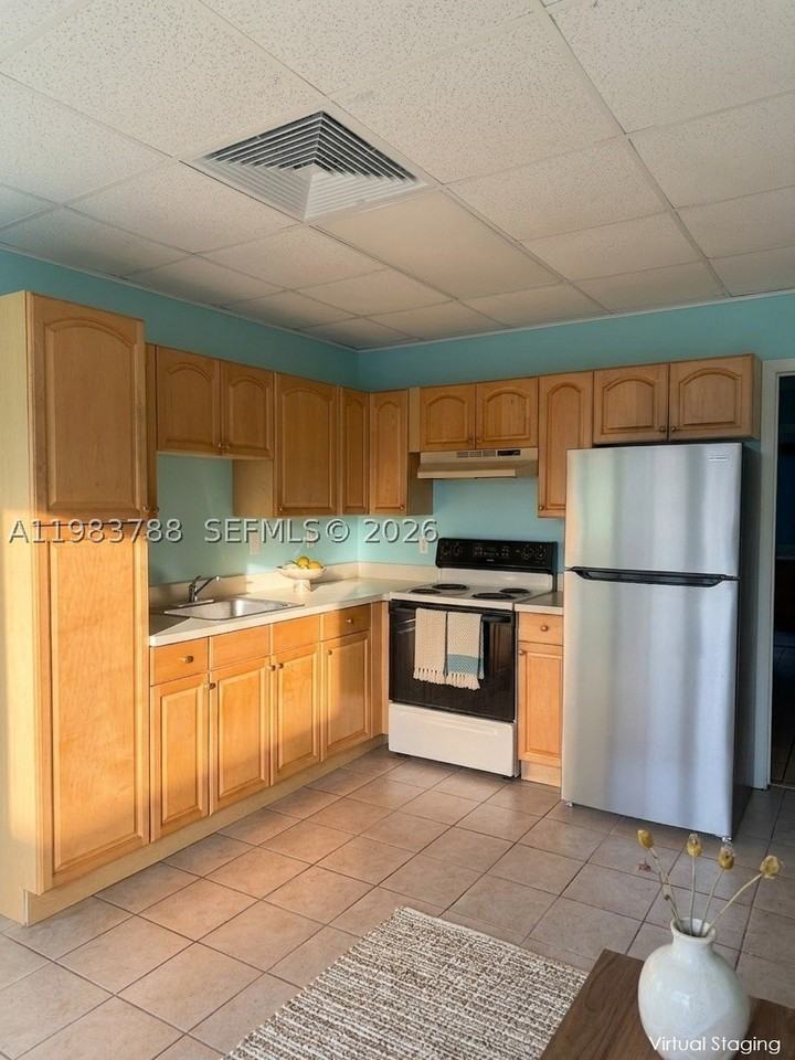 1010 Seaway Dr #F - Photo 3 of 7