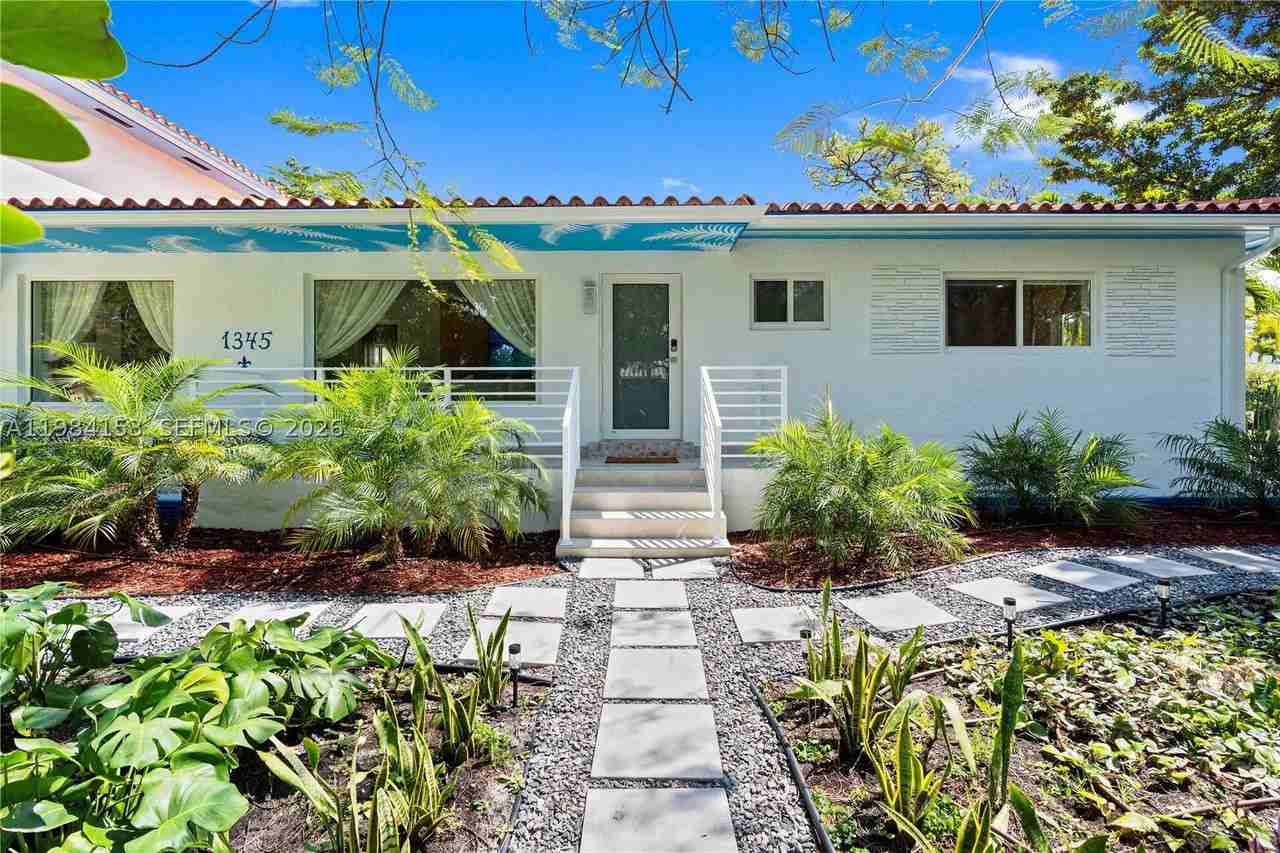 1345 Sw 14th Ave - Photo 3 of 50