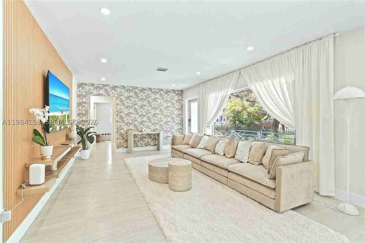 1345 Sw 14th Ave - Photo 5 of 50