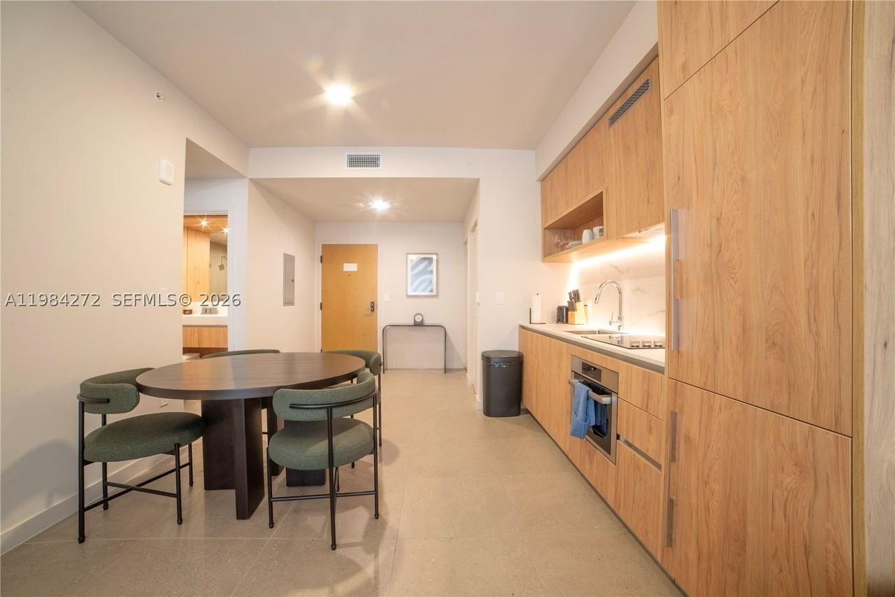 11 Ne 6th St #1403