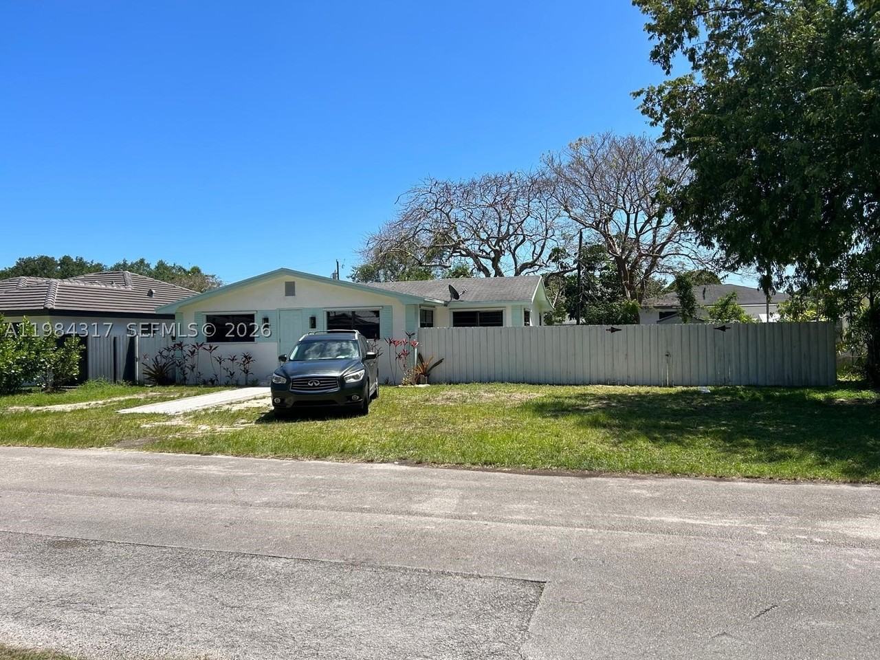 8866 Sw 126th St - Photo 2 of 29