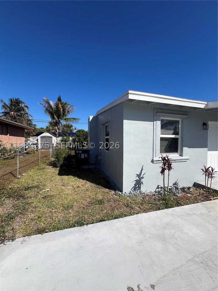 361 Nw 16th St - Photo 2 of 28