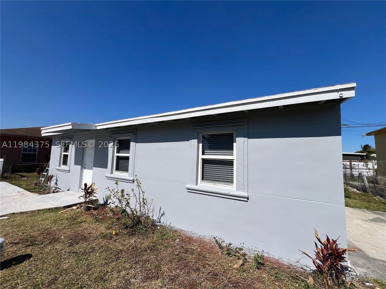 361 Nw 16th St - Photo 3 of 28
