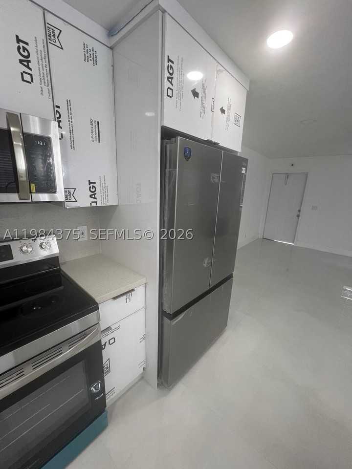 361 Nw 16th St - Photo 5 of 28