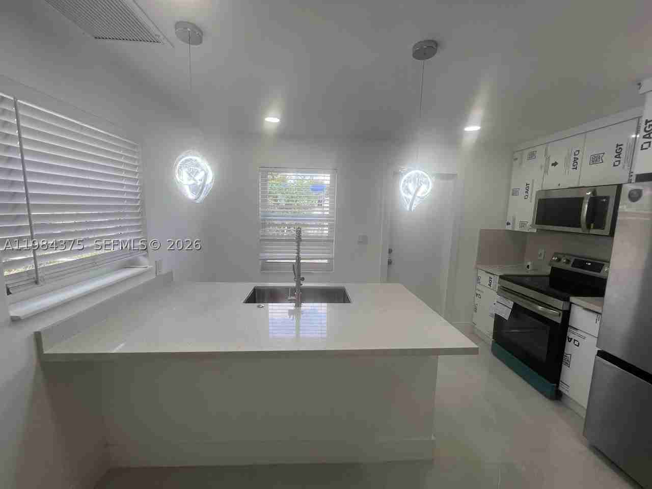 361 Nw 16th St - Photo 6 of 28