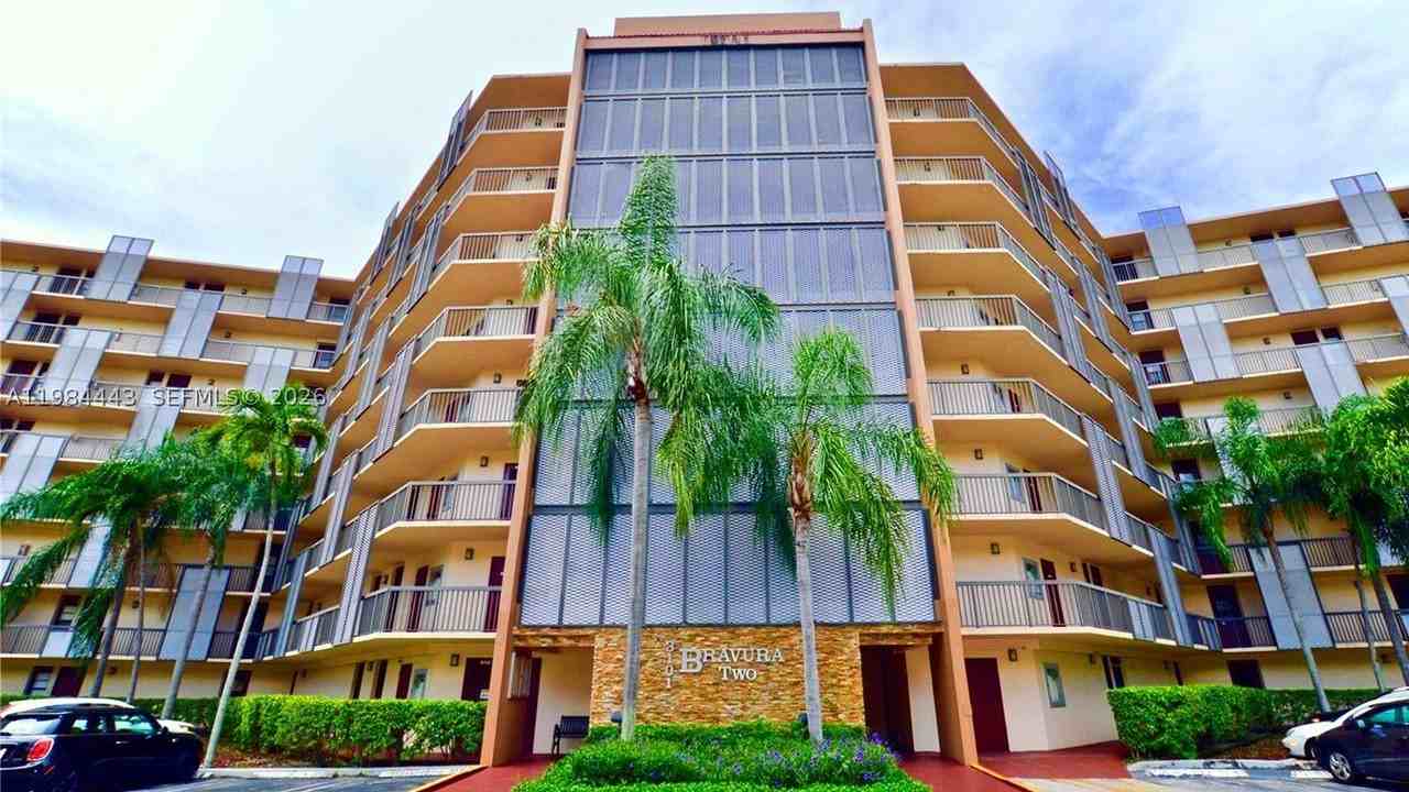 3301 N Country Club Dr #804