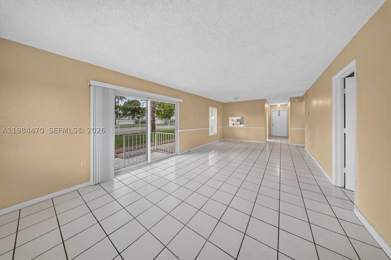 505 Nw 177th St #103 - Photo 3 of 31