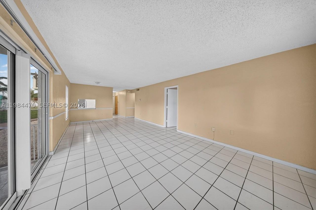 505 Nw 177th St #103 - Photo 4 of 31