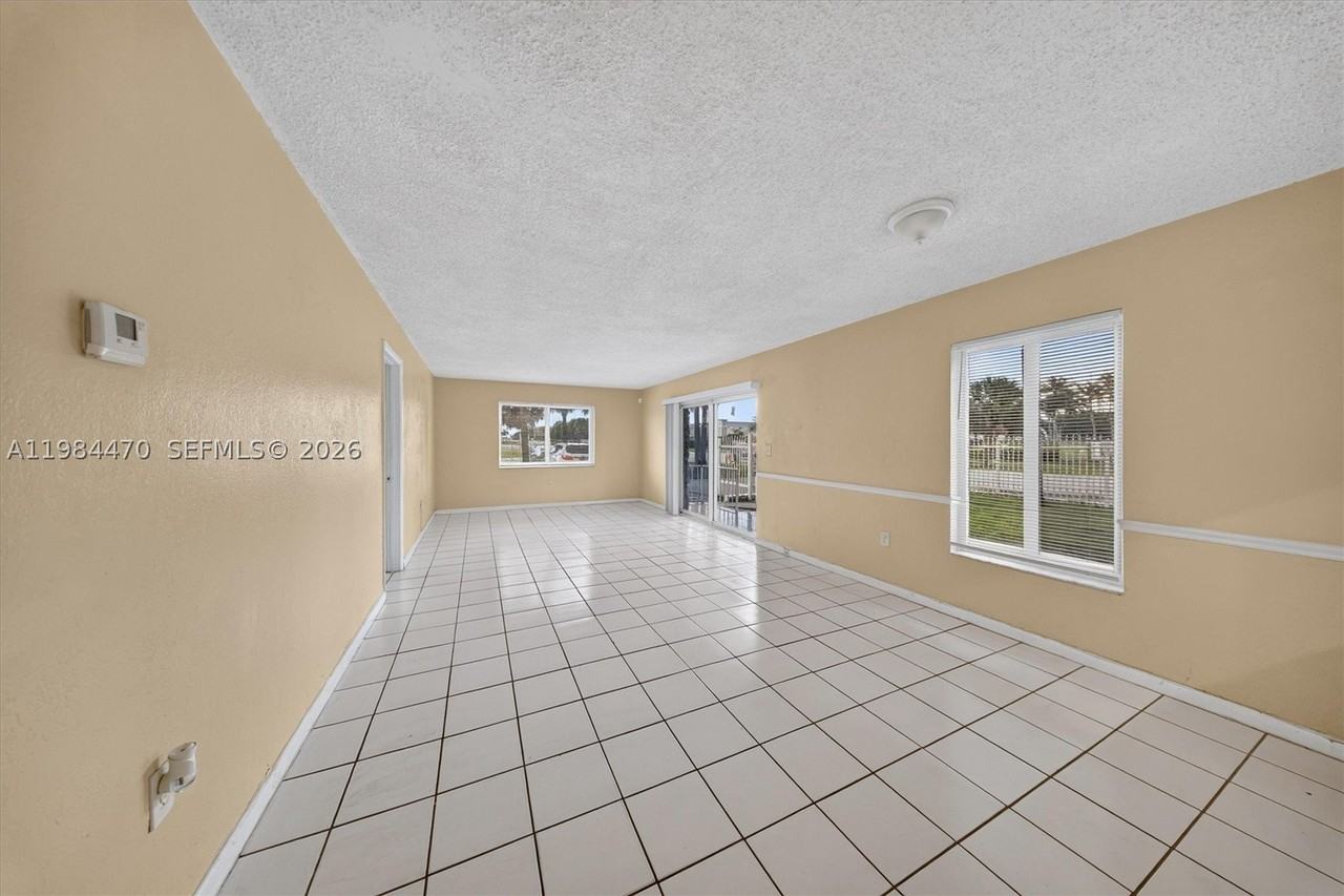 505 Nw 177th St #103 - Photo 5 of 31
