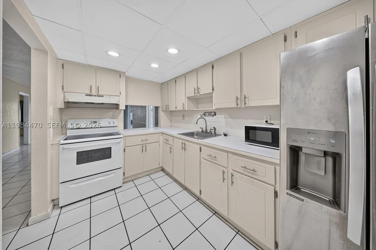 505 Nw 177th St #103 - Photo 6 of 31