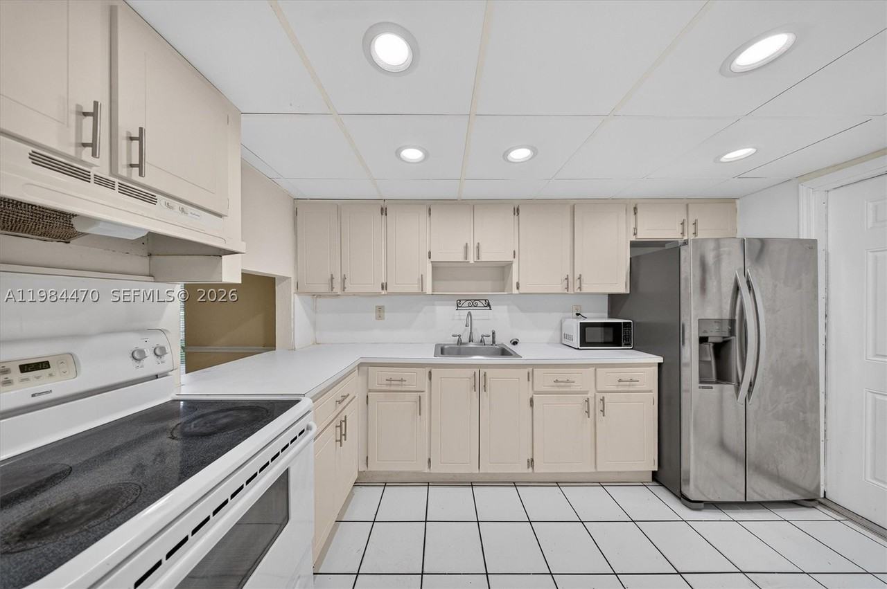 505 Nw 177th St #103 - Photo 7 of 31