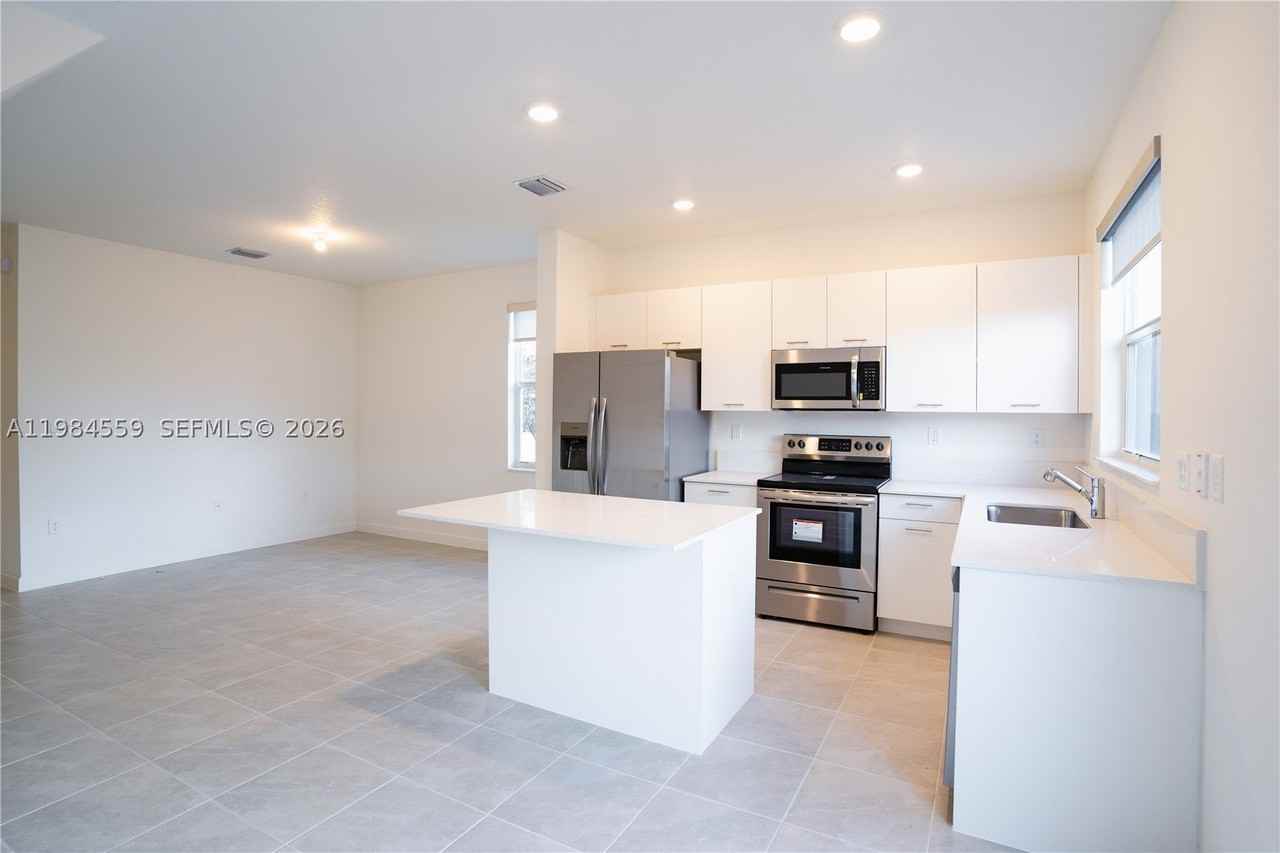 12133 Nw 23rd Ct - Photo 6 of 31