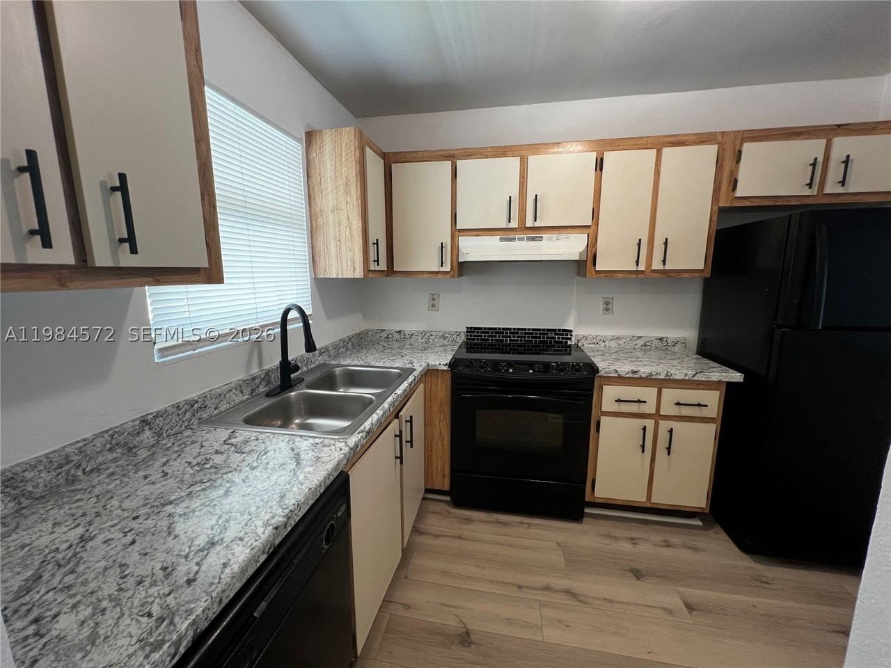 6001 Shakerwood Cir #204 - Photo 4 of 20