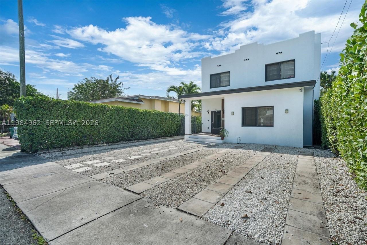 920 Sw 9th St - Photo 5 of 37
