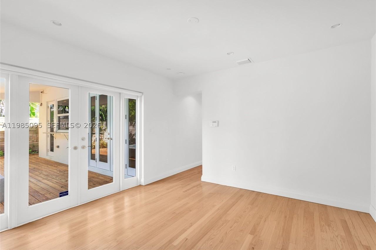 776 Ne 74th St #0 - Photo 5 of 40