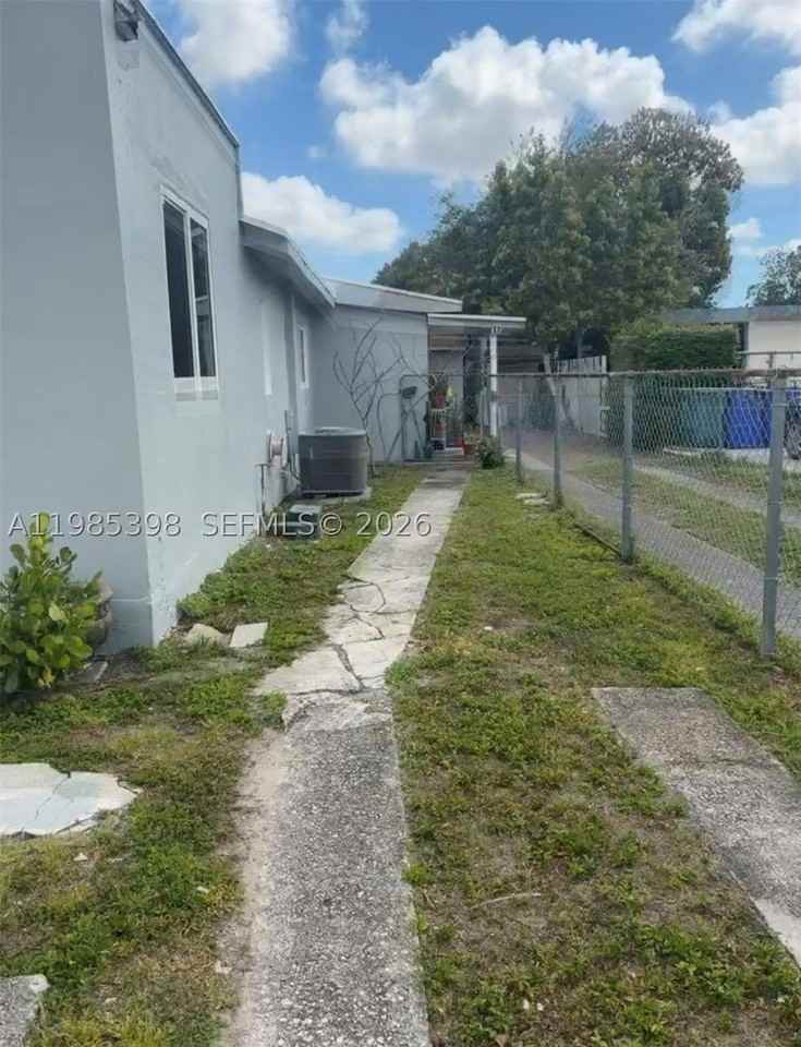 1637 Nw 31st Ave - Photo 2 of 11