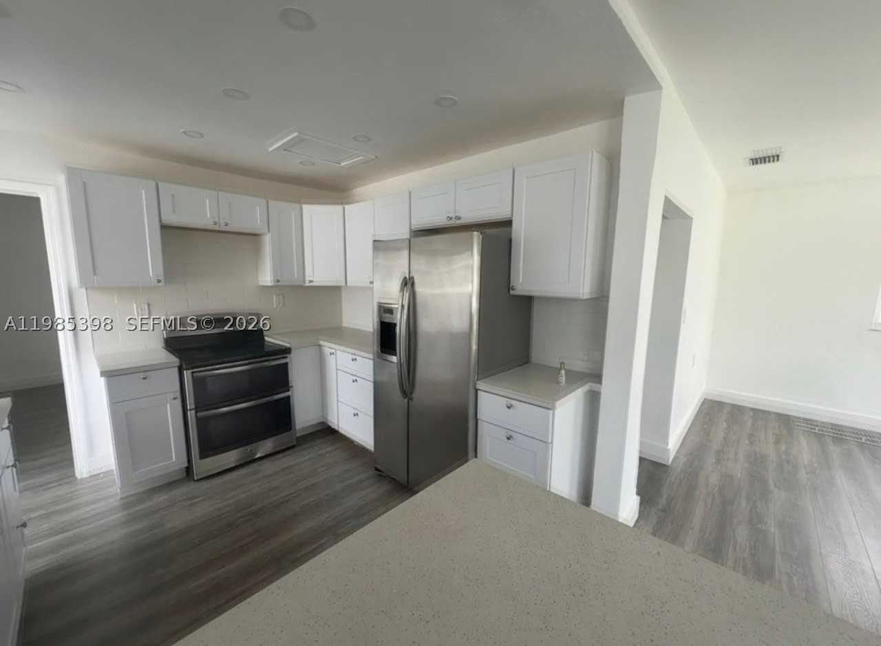 1637 Nw 31st Ave - Photo 6 of 11