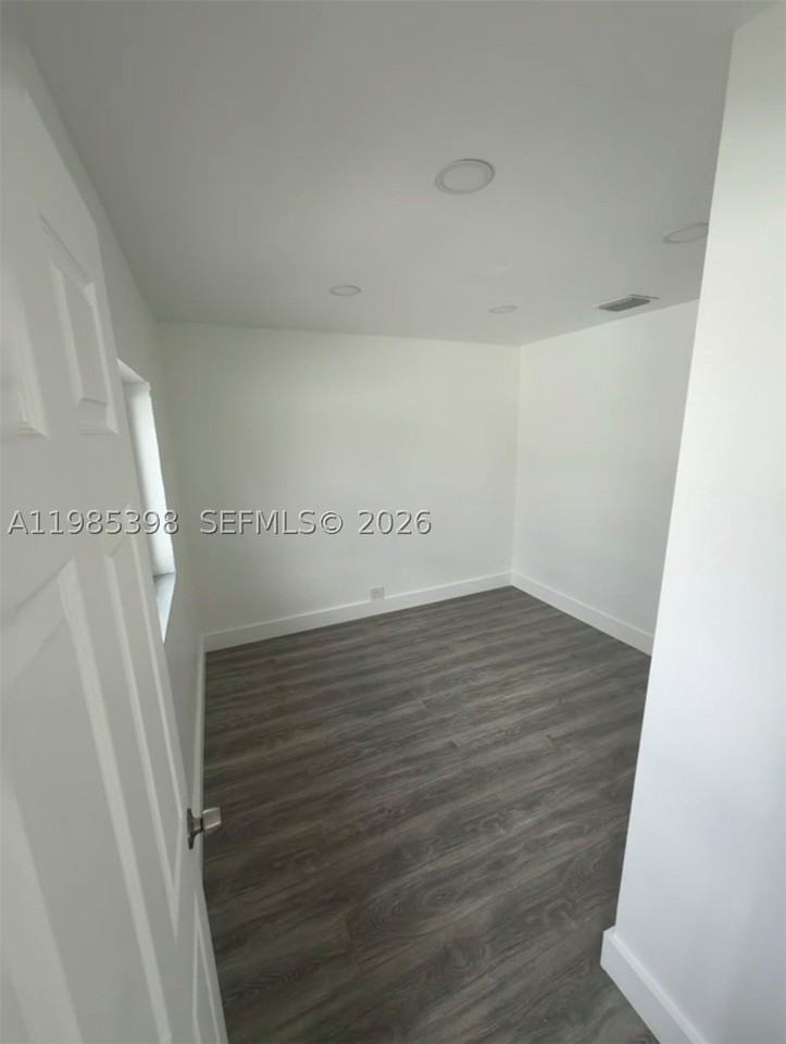 1637 Nw 31st Ave - Photo 7 of 11