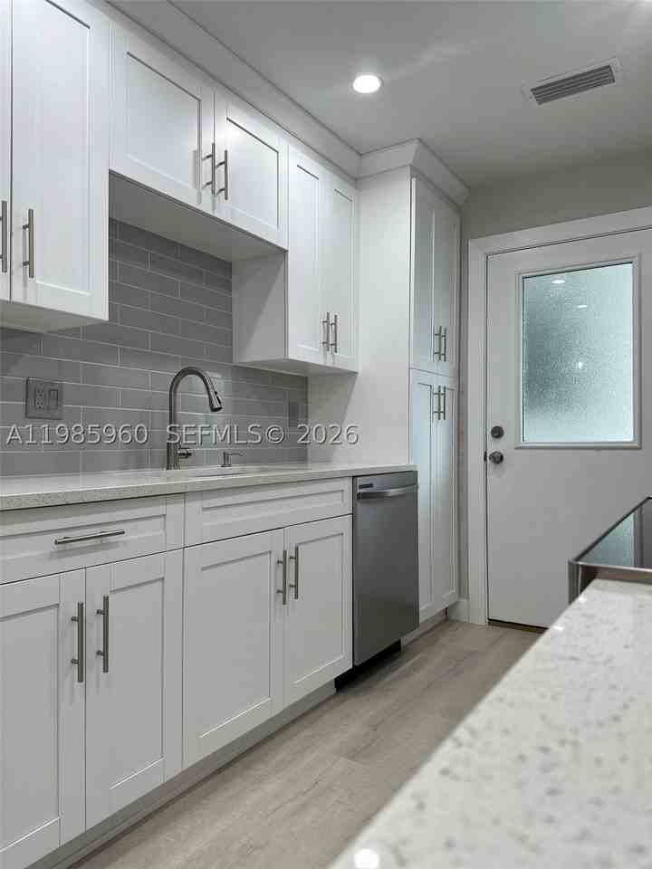 708 Victoria Dr #101 - Photo 7 of 21
