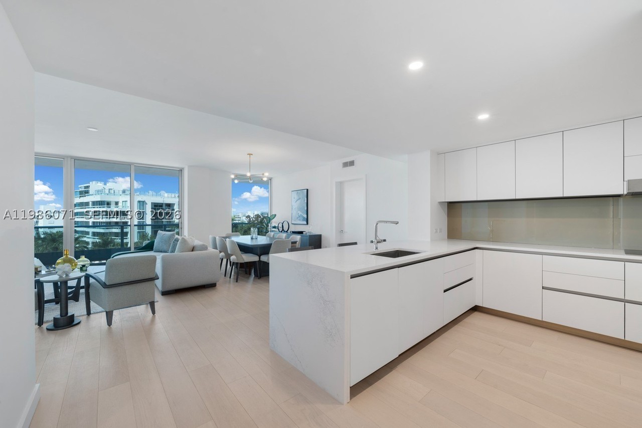 9221 E Bay Harbor Dr #610