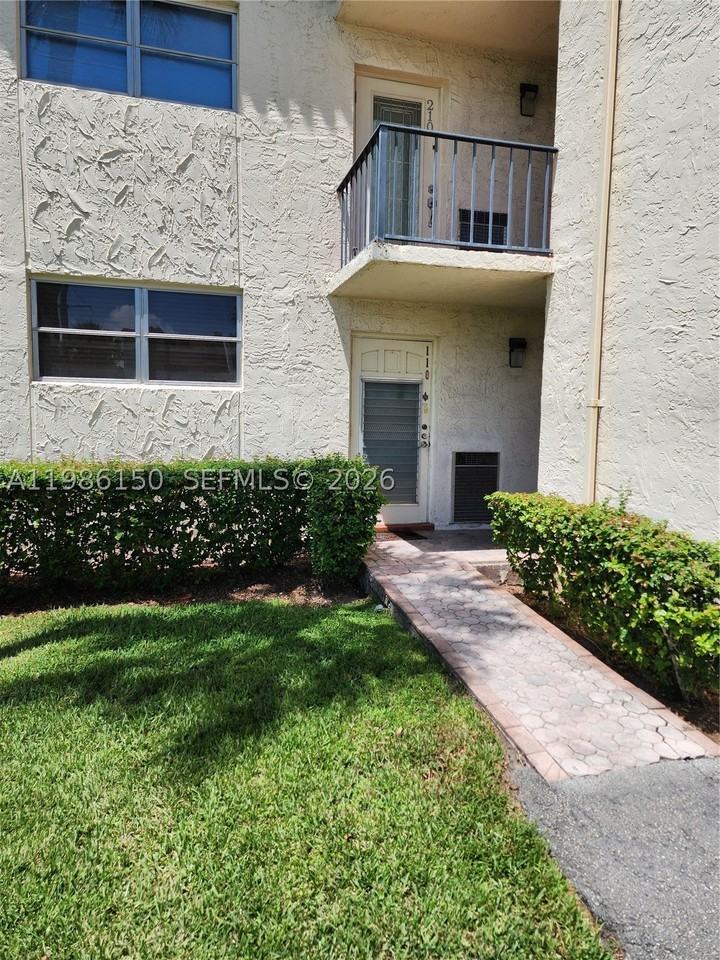 681 S Hollybrook Dr #110