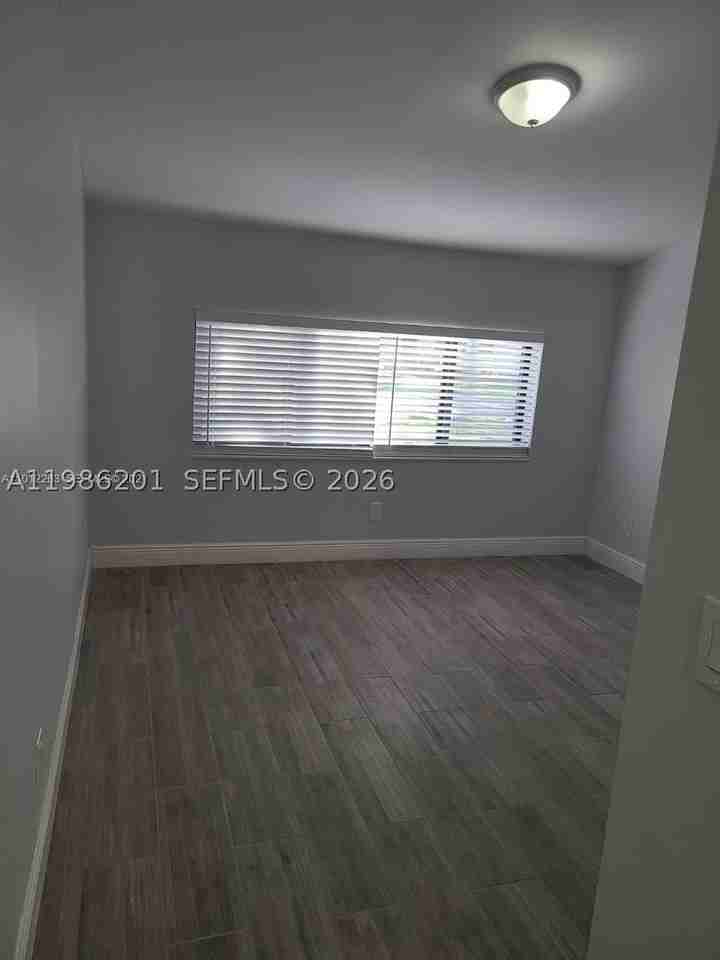 2008 Ne 4th Ave #R - Photo 2 of 6