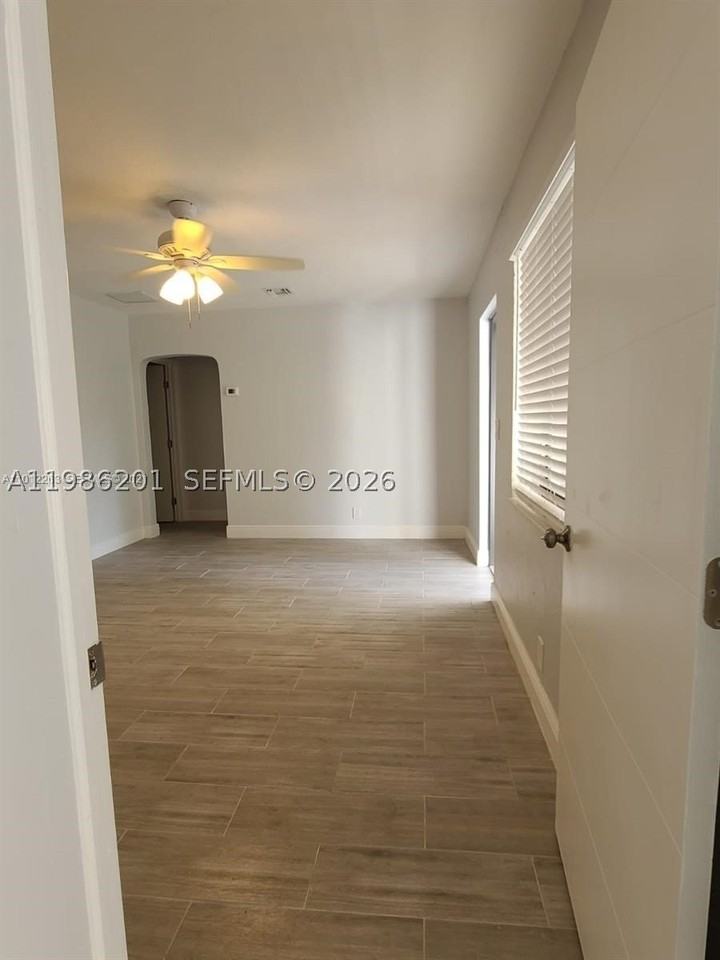 2008 Ne 4th Ave #R - Photo 3 of 6