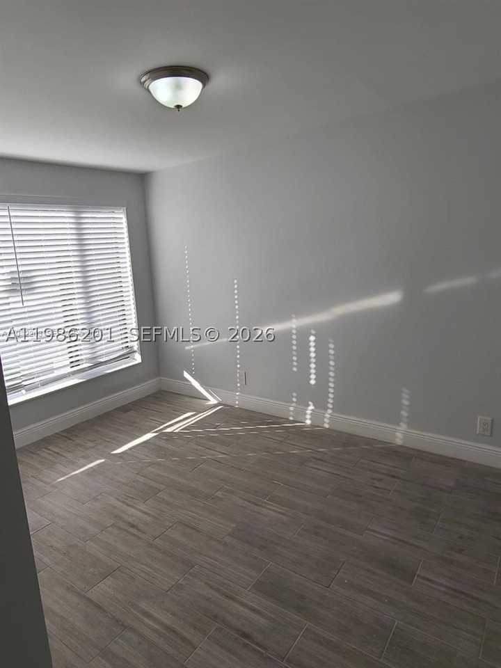 2008 Ne 4th Ave #R - Photo 6 of 6