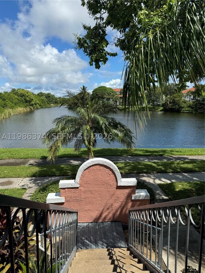 1385 Crystal Way #L