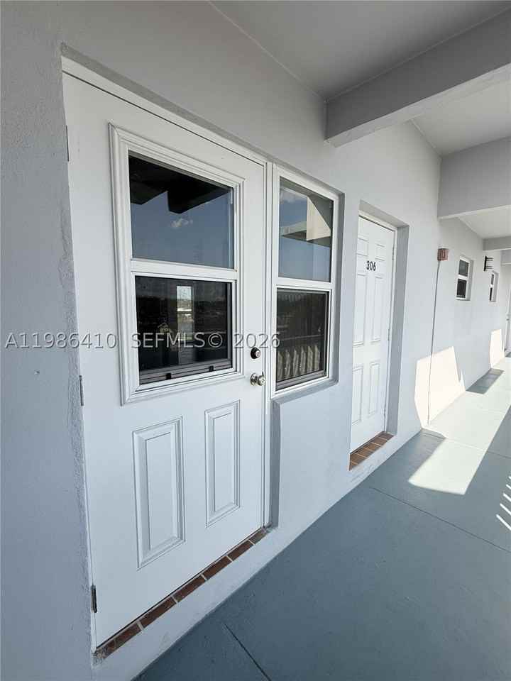 2223 Park Ln #306 - Photo 2 of 32